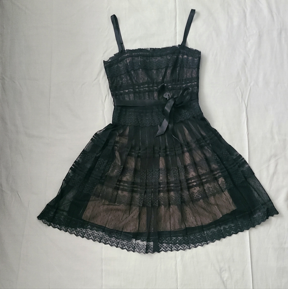 BCBGMAXAZRIA Petites Black Lace Cocktail Dress Tie Waist Size 6P - Picture 3 of 4